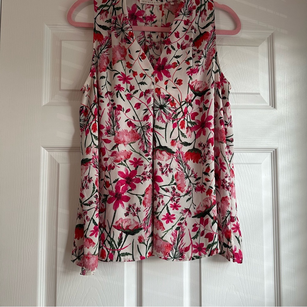 Violet + Claire Pink and White Floral, Flowy Sleeveless Tank - Picture 5 of 6
